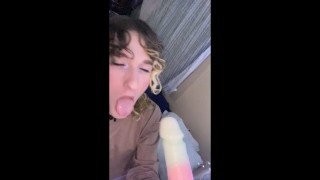 Cute transgirl femboy suce et s’étouffe avec un gode POV