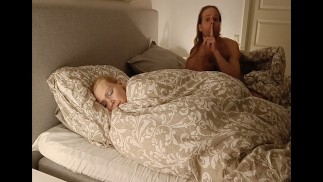 Mamada matutina! ¡No pude resistirme a despertarla para que pudiera chuparme todo ese semen!