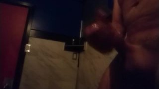 Masturbation au sauna gay GI Joe