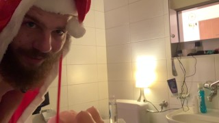 Weihnachtselfe im Santa Kostüm