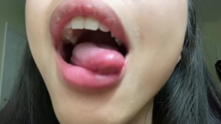 JOI Asian Cum Dumpster supplie pour que vous caressiez votre bite et votre noix dans sa bouche | Hinasmooth