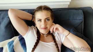 Cute Goth Girl se fait baiser pour avoir couché avec le patron de son beau-père - Amelia Ryder