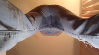 POV Blonde désespérée de faire pipi sur toi en jean large ASMR