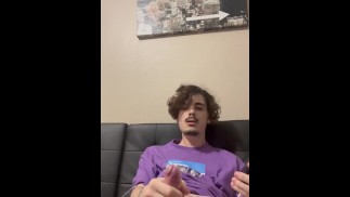 Masturbando com algum pornô