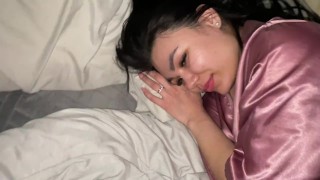 Die beste Freundin meiner Frau übernachtete bei uns. Verführte eine Süße auf einem Blowjob und Anilingus