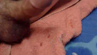Novinha com tesão goza toda