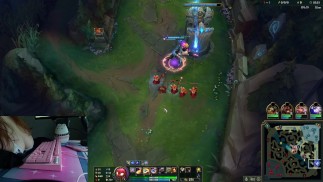 Yuumi main speelt met borsten terwijl ze S rang krijgt