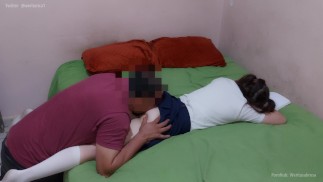 Inocente hijastra haciendo Tarea con la ayuda de su padrastro, parte final