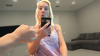Nationale broers en zussen dag - Stiefzus betrapte me op masturberen op haar bikini foto 4K