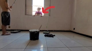 Ama de casa casada pone los cuernos a su marido con un pintor de gran polla