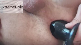 Anal extremo. Destruindo minha bunda com um enorme plug anal