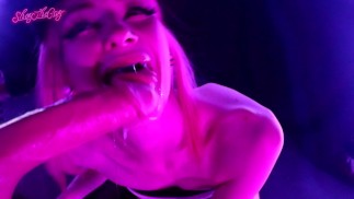 KDA Akali bave et suce une bite dans les coulisses
