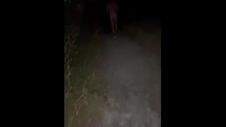 Прогулка голышом по парку