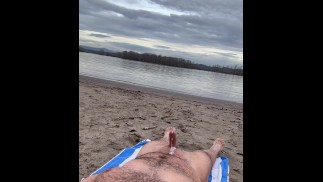 Éjaculation publique mains libres rapide !