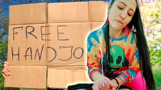 Brunetka Hippie Robi Ręczną Robotę Na Świeżym Powietrzu Za Darmo