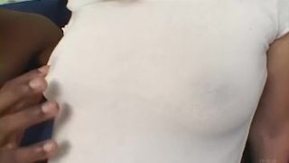 Cindy Sterling si fa allargare il culo da un grosso cazzo nero