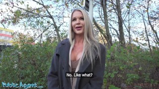 Public Agent - Blonde MILF britannique Baveuse en plein air POV public pipe professeur d’anglais sexe hardcore