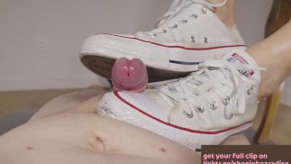 Shoejob with Converse sneakers, cumshot on soles