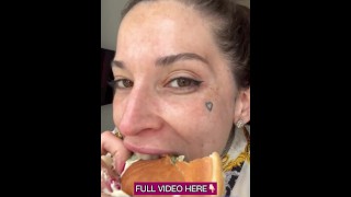 Ta géante Ashley te transforme en hamburger et te mange