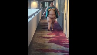 Bbw clignotant à l’hôtel