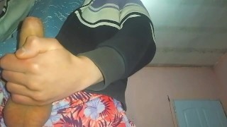 美丽火辣性感的男孩自慰和射精