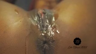 LOLA BLACK XXX JOUE AVEC SON SEX TOY PRÉFÉRÉ