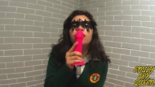 JOI | Colegiala mexicana de secundaria te da instrucciones para masturbarte - Emily Sex Queen