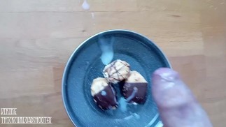 L'heure du thé et une grosse éjaculation pour le dessert
