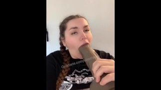 Dildo é MUITO GRANDE para garotas gordinhas na garganta