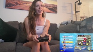 Jouer à Strip Mario Kart avec mon LUSH dedans !! Too Many Bananes 😂