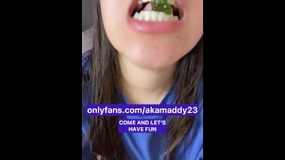 Великанша Maddy съела мармеладных мишек