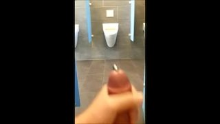 almier classics : secousses en public dans les toilettes de l’université