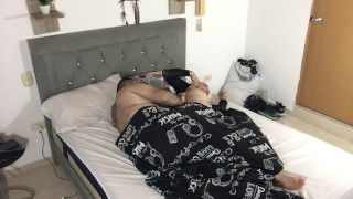 Mon demi-frère excité me demande de faire l’amour