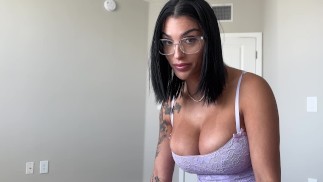 Belle-mère sexy résoud la masturbation chronique ~ TheOfficialEgypt ~ Ménage Fantasy ~ Scott Stark