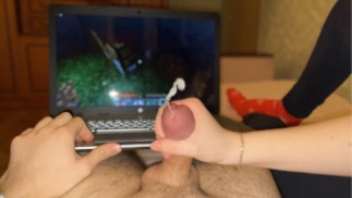 Игра в Minecraft со сводной сестрой (долгая дрочка и пытка после оргазма)