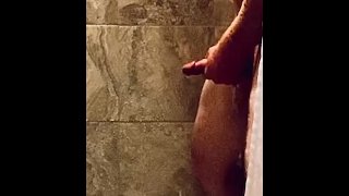 Éjaculation sous la douche