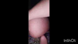 我的男朋友操我的处女屁股并在里面射精