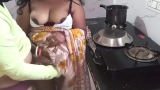 Indien Telugu Bhabhi baisée dans la cuisine avec le garçon voisin