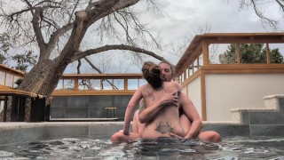 Sexe en public passionné, romantique dans un bain à remous 🔥🌊🔥 japonais