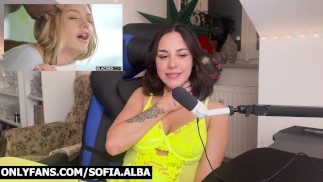 Sofi Alba réagit à la BBC Roomate - Chatte montrée