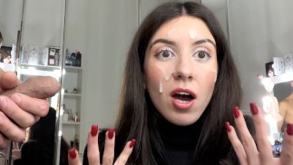 Maquillage en ruine sperme sur le visage - Éjaculation publique sur manteau de fourrure de rue