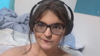 Cute PAWG fille trans se masturbe et a une grosse éjaculation !!