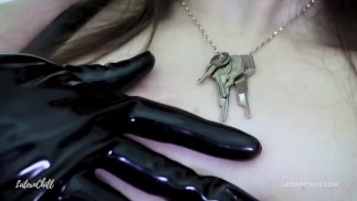 乳胶 Mistress Lexi Chill 的 Dronification 训练剪辑