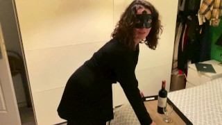 Amateur pov La room-service se fait dominer avec un vribromasseur et un doggystyle