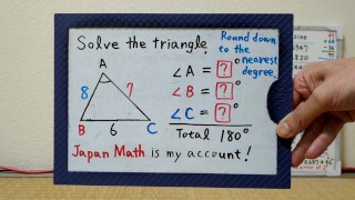 Le troisième angle est calculé en soustrayant de 180 degrés les deux angles restants. [JapanMath]