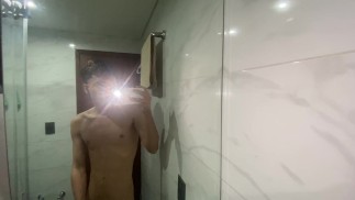 TEEN FUCKING HIS TOY AND DESLECHANDOSE