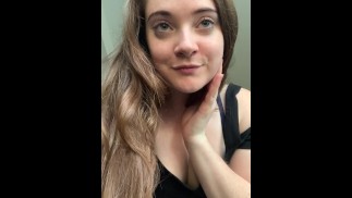 大きなお尻を持ついたずらな赤毛の女は、Dirty TalkとJOIとタイトなBlackドレスであなたをからかいます