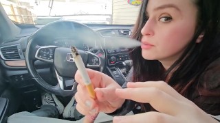 POV Premier rendez-vous cigarette fumer voiture pipe