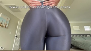 Gym Giantess trouve et piège un cul Slave minuscule dans son legging