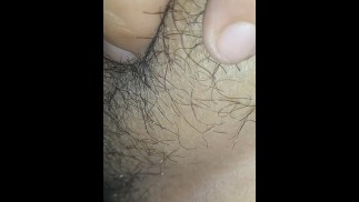 La timida abriendo las piernas.